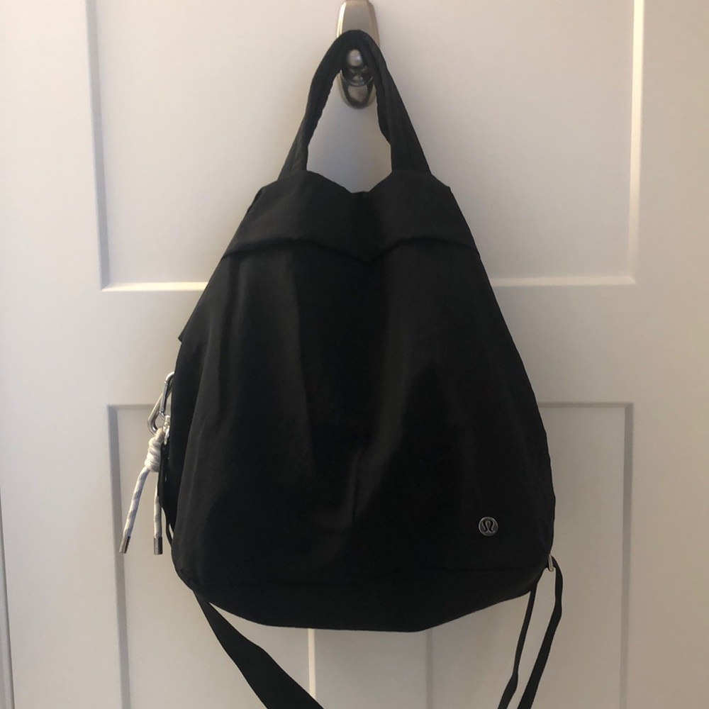 Lululemon On my Level bag 19L NWOT - newer version of bag